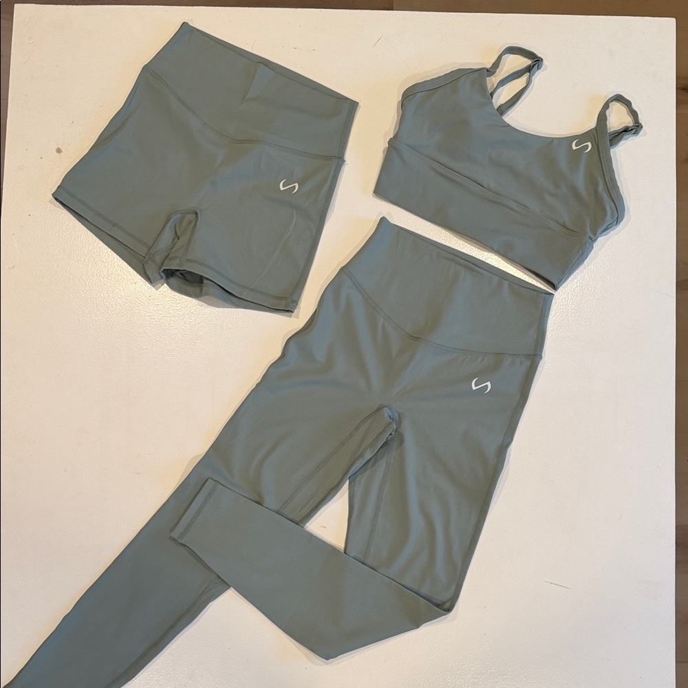 TLF Activewear Set in Soft Green